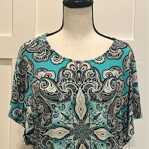 JM Collection Petites SS Patterned Top-FREE w/Bundle Purchase - Picture 2 of 8